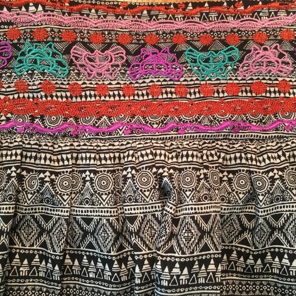 Colourful embroidered skirt - Picture 5 of 6